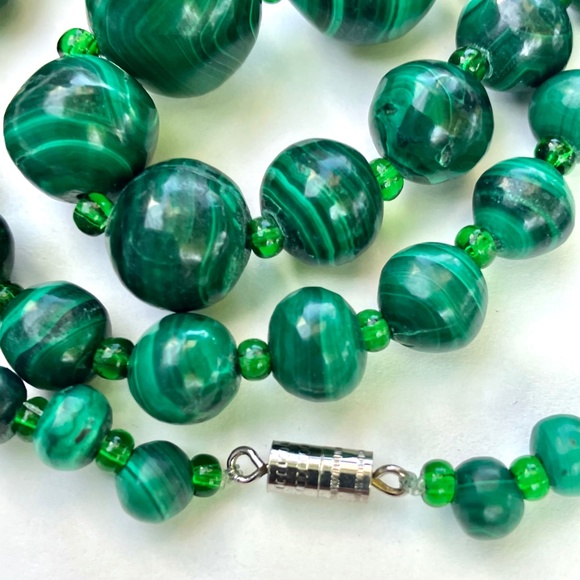 Natural Green Malachite Graduated Stone Bead Necklaces-Vintage - Picture 3 of 6